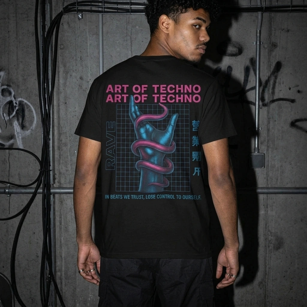 Art of Techno – Unisex Heavy Cotton Rave T-Shirt - Ganzkörper-Aufnahme | Techno Essentials