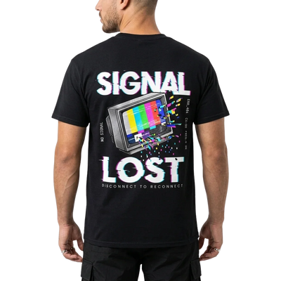 Schwarzes Signal Lost Heavy Cotton T-Shirt mit Retro-TV-Rückenprint am Model