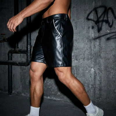 Nightshift Shorts in Bewegung, schwarzes , techno-festival-tauglich, sportlich
