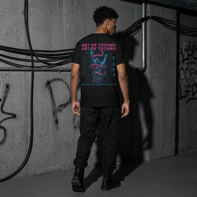 Schwarzes Art of Techno T-Shirt am Model, Ganzkörper-Rückansicht